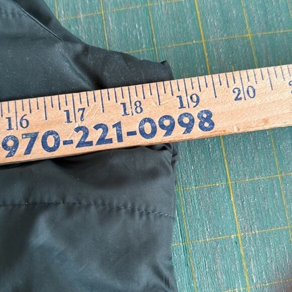 Bagatelle Women's Sleeveless Green Puffer Vest Zip Front Faux Fur Hood sz Small - Picture 5 of 6